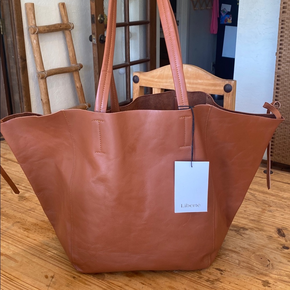 🎉 NEW‼️ WITH TAG‼️ LIBERTE’ GENUINE LEATHER LARGE TOTE‼️